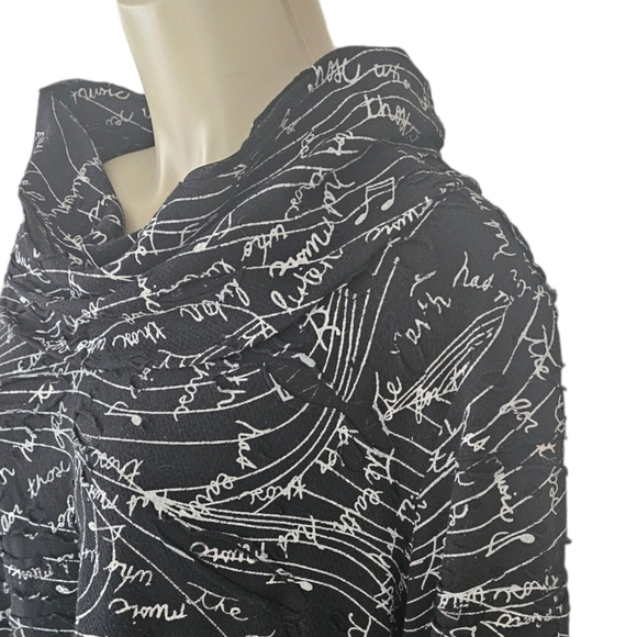 Neo Noble graffiti tunic with fringed edge. Medium. - Picture 3 of 7